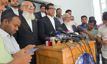 পলাতক শেখ হাসিনা ও কামালকে হাজির হতে পত্রিকায় বিজ্ঞপ্তির নির্দেশ ট্রাইব্যুনালের