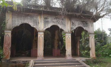 ২৫০ বছরের পুরনো ময়মনসিংহের আঠারবাড়ী জমিদারবাড়ি