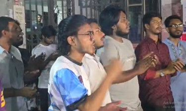 ঢাবিতে ক্যাম্পাসের নিরাপত্তার দাবিতে বিক্ষোভ মিছিল
