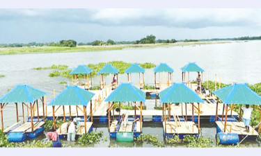ড্রামের ওপর ভাসমান রেস্টুরেন্ট