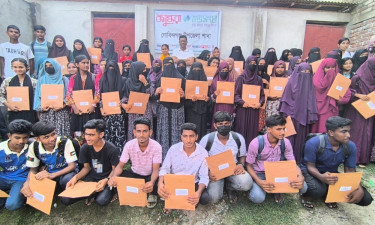বসুন্ধরা শুভসংঘের উদ্যোগে মেধাবী শিক্ষার্থীদের মাঝে শিক্ষা
উপকরণ বিতরণ