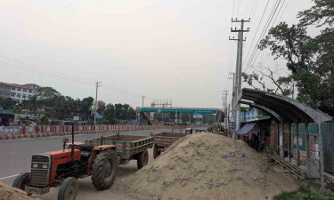 ঢাকা-চট্টগ্রাম মহাসড়কে ছাউনি দখল, দুর্ভোগে যাত্রীরা