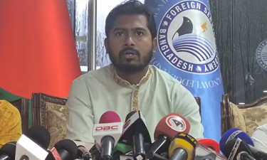 ঐকমত্য কমিশনের বৈঠক শেষে কথা বলছেন নুরুল হক নুর