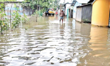 এক দিনের বৃষ্টিতে ১৫ দিনের ভোগান্তি