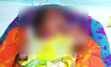 বাঁচানো গেল না কুড়িয়ে পাওয়া নবজাতককে