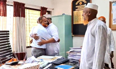 সই না দেওয়ায় পেটানো সেই কর্মকর্তার কাছে ক্ষমা চাইলেন জামায়াত নেতা