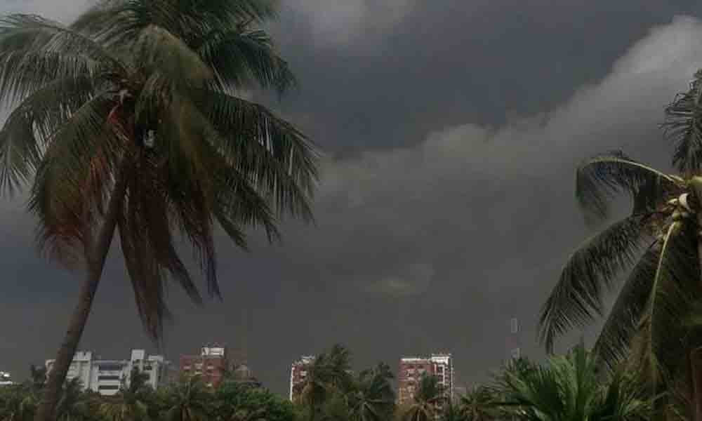 দুপুরের মধ্যে ১৮ অঞ্চলে ঝড়ের আভাস, নদীবন্দরে সতর্কতা