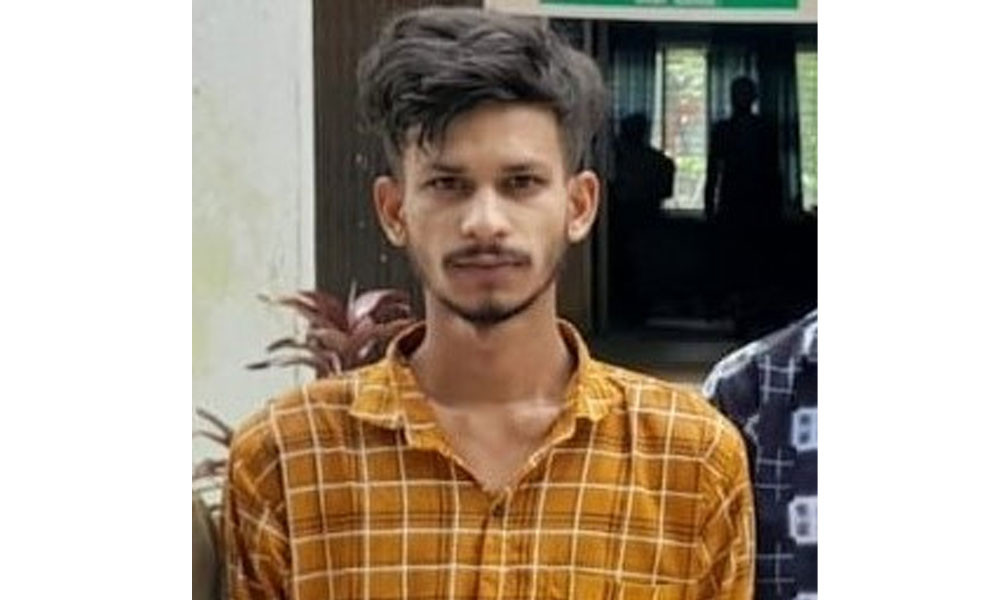 বাড়িতে ইয়াবা নিয়ে ছেলের প্রবেশ, ফোন করে পুলিশে দিলেন বাবা
