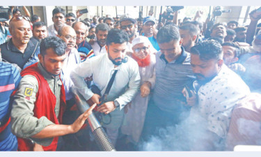 শপথ পড়তে ইশরাকের আন্দোলন চলছে