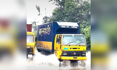 ভারি বর্ষণে ঢাকা-চট্টগ্রাম মহাসড়কে পানি থৈ থৈ