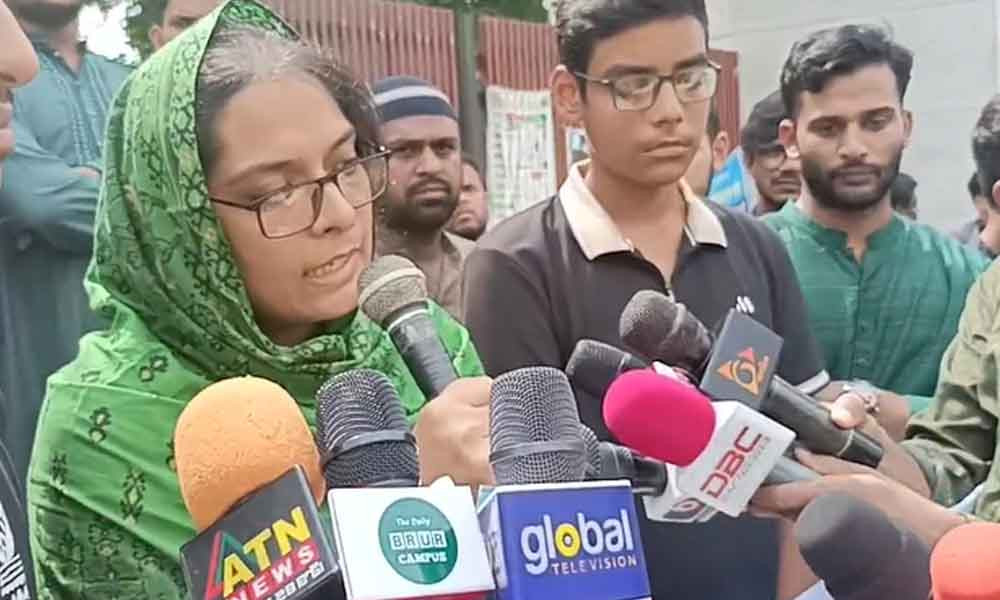 বেরোবি শিক্ষককে গ্রেপ্তারের প্রতিবাদে বিক্ষোভ, ২৪ ঘণ্টার আলটিমেটাম