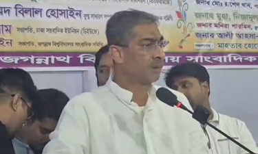 জবি সাংবাদিক সমিতির আলোচনা সভায় বক্তব্য রাখছেন বিএনপি নেতা শহীদ উদ্দীন চৌধুরী এ্যানি