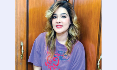 যুক্তরাষ্ট্রে উড়াল দিলেন মাহিয়া মাহি
