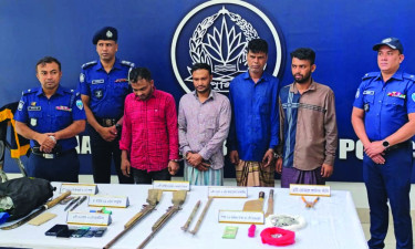 লোহাগাড়ায় দেশীয় অস্ত্রসহ চার ডাকাত গ্রেপ্তার