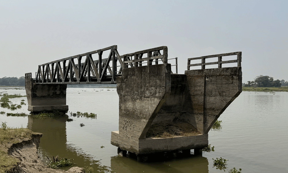 সড়ক হারিয়ে অলস পড়ে আছে ৫ কোটির সেতু