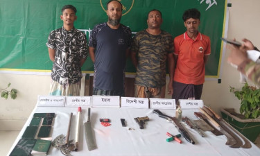 খুলনায় বিপুল পরিমাণে অস্ত্র, মাদকসহ বিএনপির ৪ নেতাকর্মী গ্রেপ্তার