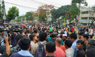 দাবি আদায়ের আগে রাস্তা ছাড়বেন না শিক্ষার্থীরা