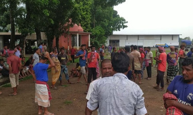 হিলি স্থলবন্দরে শ্রমিকদের দুপুরে কর্মবিরতি, সন্ধ্যায় প্রত্যাহার
