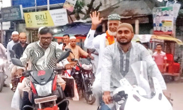 কুমিল্লায় দীর্ঘদিনের ইমামকে রাজকীয় বিদায়