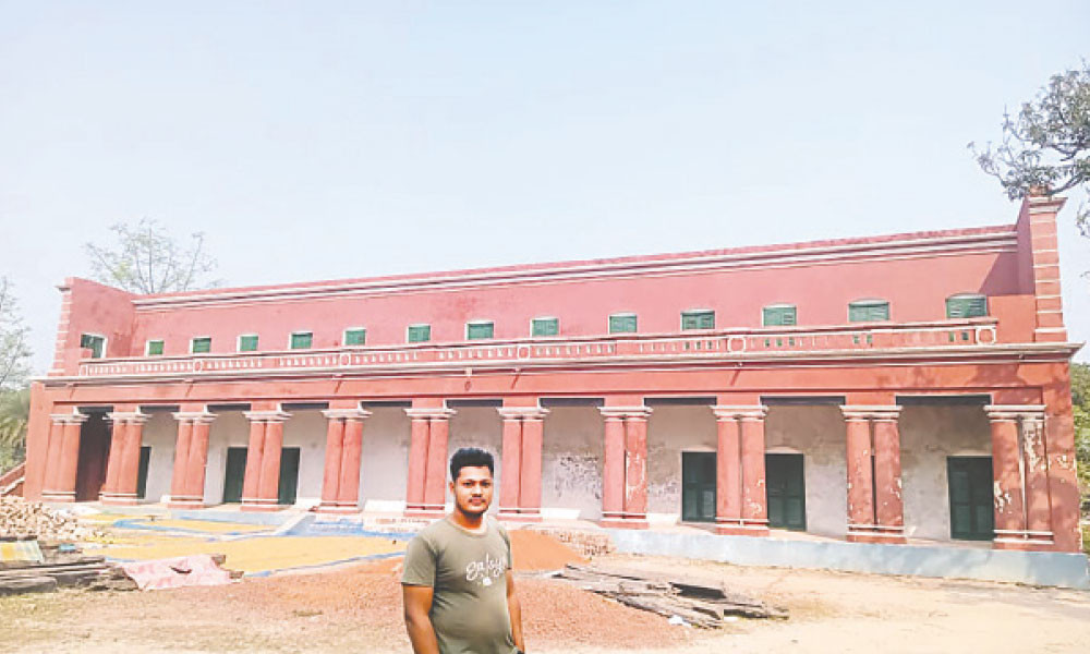 প্রাচীন সব দালানকোঠা ফিরিয়ে আনেন আগের রূপে