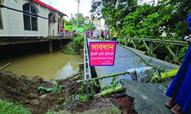 ধসে পড়েছে বেইলি ব্রিজ, মীরসরাই-ফটিকছড়ি সড়ক যোগাযোগ বন্ধ
