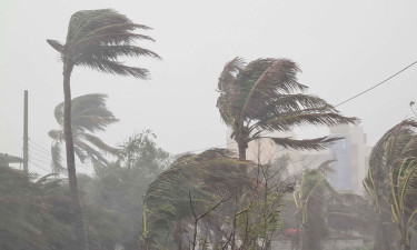 সন্ধ্যার মধ্যে যেসব জেলায় ৬০ কিমি বেগে হতে পারে ঝড়