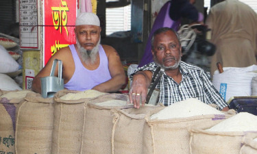মৌসুম শেষেই নওগাঁয় বেড়েছে চালের দাম