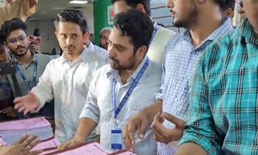 আবেদন জমা দিতে নির্বাচন কমিশনে নাহিদ ইসলাম