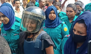 হিরো আলমের মামলায় জামিন পেলেন বন্ধুসহ রিয়া মনি