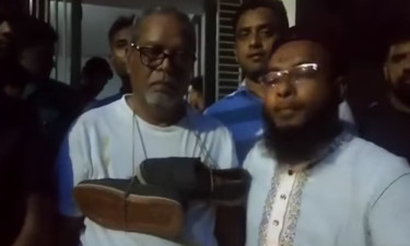 নুরুল হুদাকে ‘জুতার মালা’ পরাল জনতা