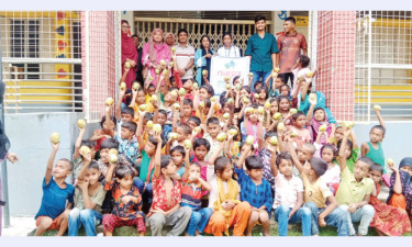 গলাচিপায় দরিদ্র শিশুদের নিয়ে মৌসুমি ফল উৎসব