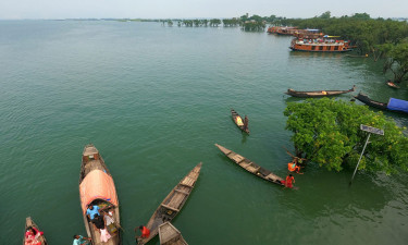 টাঙ্গুয়ার হাওরের সংরক্ষিত এলাকায় হাউসবোট প্রবেশে নিষেধাজ্ঞা