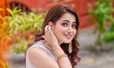 শুটিংয়ে যাওয়ার টাকা নেই, কানের দুল বিক্রি করেছিলেন সুদীপ্তা!
