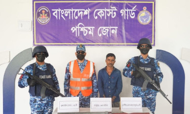 সুন্দরবনে অস্ত্র, গোলাবারুদসহ ডাকাত বাহিনীর সহযোগী আটক