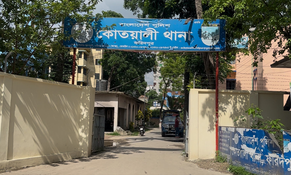 তেলবাহী লরির চাপায় দুই মোটরসাইকেল আরোহী নিহত
