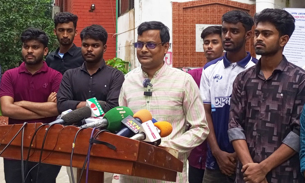 আমাকে গ্রেপ্তারের জন্য মামলা তৈরি করা হয়েছিল : মাহমুদুল হক