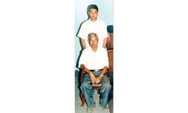 বাবার চোখের কোণে এক ফোঁটা অশ্রু