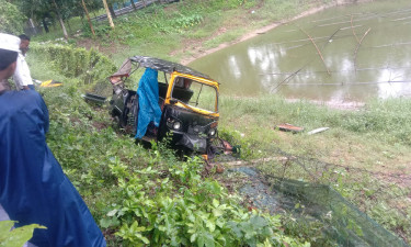 বেপরোয়া বাস নিল বাবা-মেয়ের প্রাণ