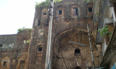 পুরান ঢাকার বড় কাটরা, মুঘল ইতিহাসের এক ম্লান সাক্ষী