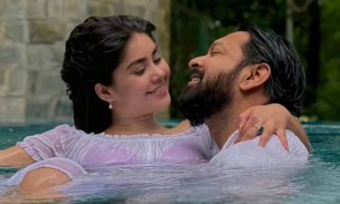 সুইমিংপুলে তাহসান-রোজার আদুরে মুহূর্ত ভাইরাল