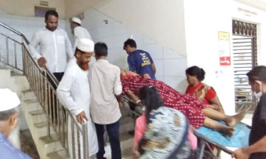 লিফটের অপেক্ষায় মারা যাচ্ছে রোগী