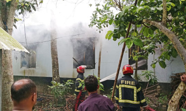 প্রবাসীকে পিটিয়ে হত্যার ঘটনায় শ্বশুরবাড়ি পুড়িয়ে দিল গ্রামবাসী