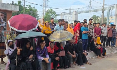 চট্টগ্রামে ইপিজেডে পোশাক শ্রমিকদের বিক্ষোভ