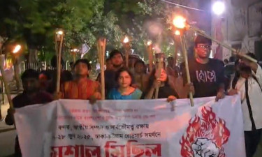 দেশের স্বার্থবিরোধী চুক্তি বাতিলের দাবিতে ঢাবিতে মশাল মিছিল