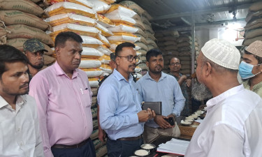 ব্রাহ্মণবাড়িয়ায় দুই চালের দোকানকে জরিমানা