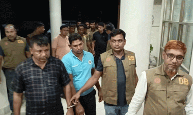 বাগেরহাটে ৪ বিদেশি পিস্তলসহ আটক ১১