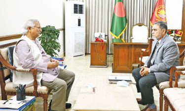 প্রধান উপদেষ্টার সঙ্গে সিইসির সৌজন্য সাক্ষাৎ