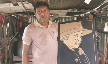 ঘুণ পোকায় কাটা কাঠে যখন ফুটে ওঠে শিল্পকর্ম