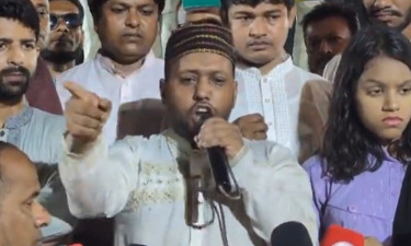 অন্তর্বর্তীকালীন সরকার পুনর্গঠনের দাবিতে জুলাই মঞ্চের মশাল মিছিল