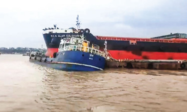 পশুর নদে সিমেন্ট তৈরির কাঁচামাল বোঝাই কার্গো জাহাজ ডুবি
